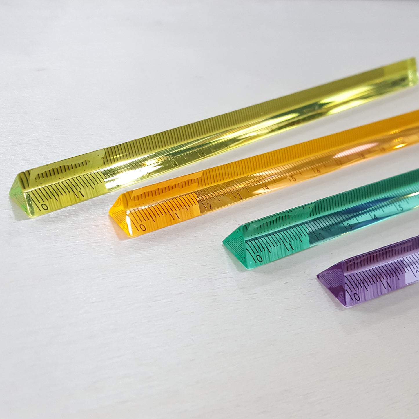 Milan 15cm三角水晶尺