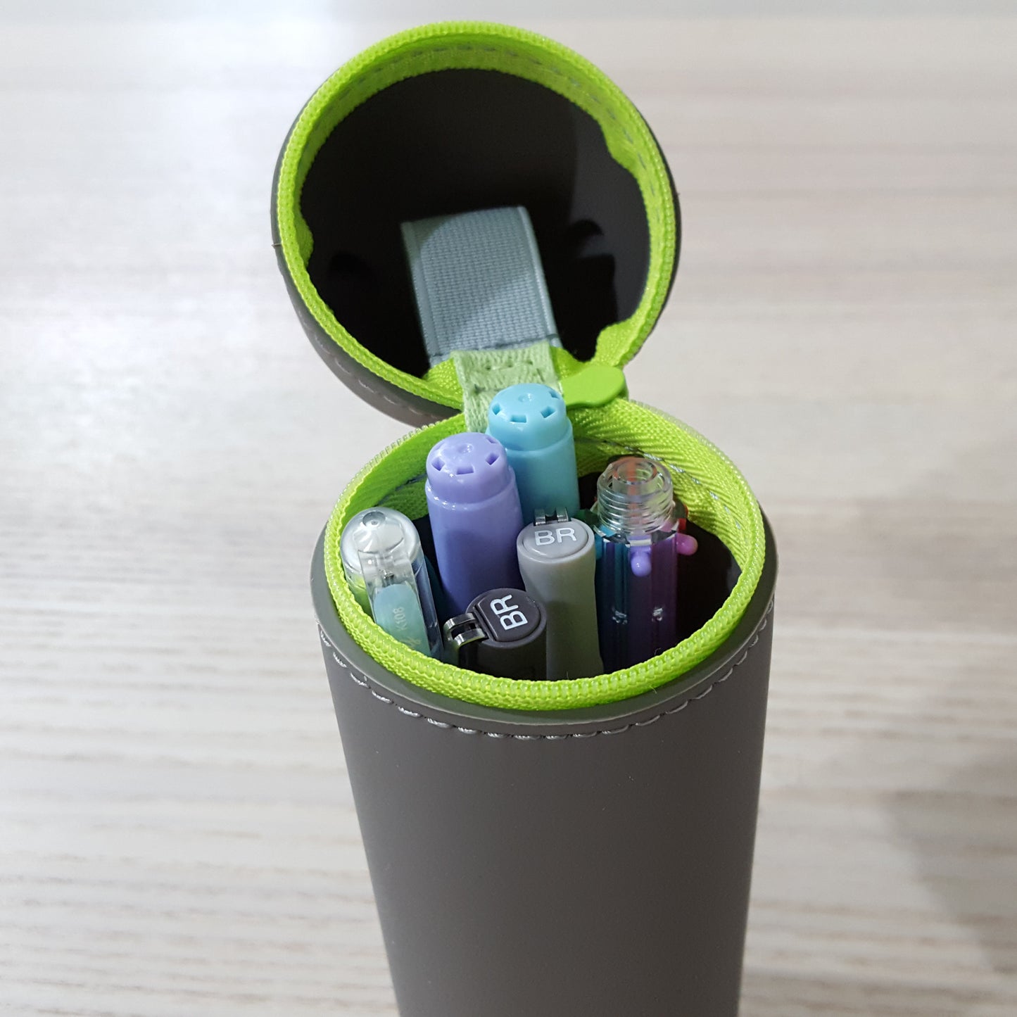 LIHIT Punilabo Stand Pen Case筆袋